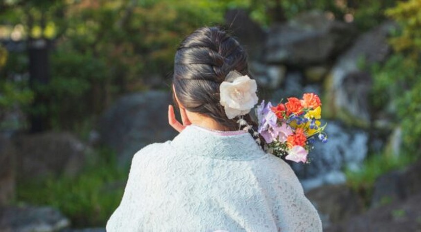 Woman in Japan Marries Custom AI Persona in Virtual Ceremony