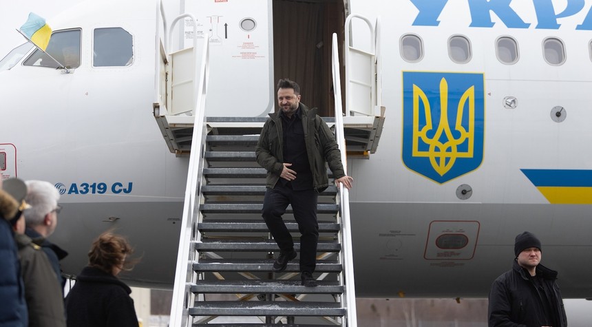 Trump Holds Talks with Putin Hours Before Zelenskyy Arrives at Mar-a-Lago