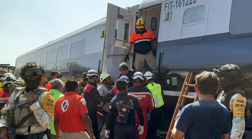 Interoceanic Train Carrying 250 Passengers Derails in Southern Mexico