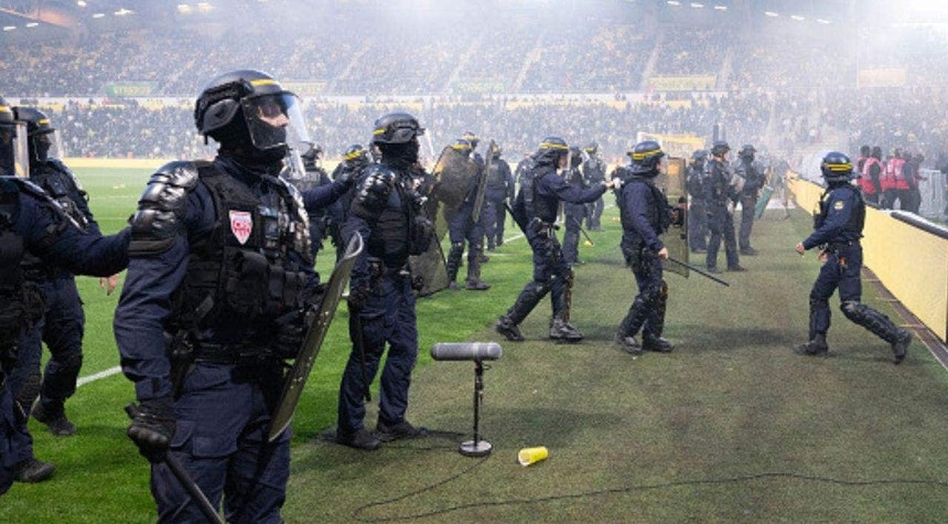 French Football Match Abandoned After Mob Storms Field in Nantes Stadium