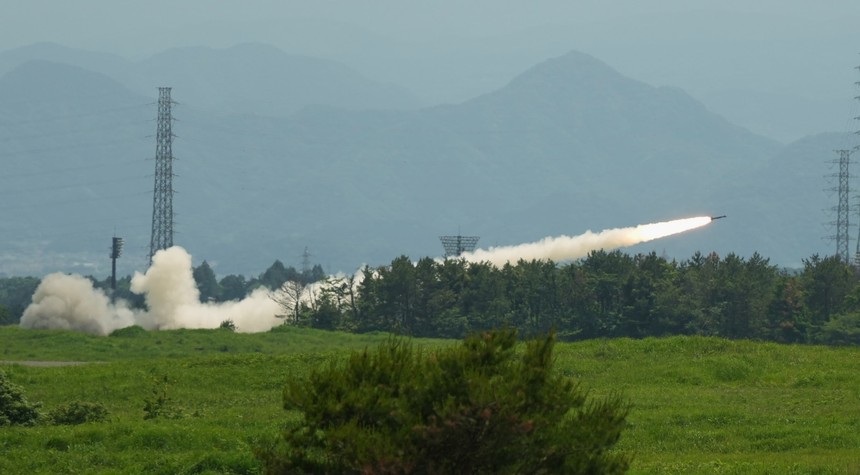 US Military Demonstrates Rapid Artillery Capability in Exercise at Japanese Base