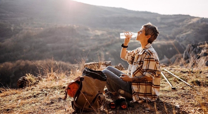University of Texas Engineers Develop Jacket That Produces Drinking Water From Air