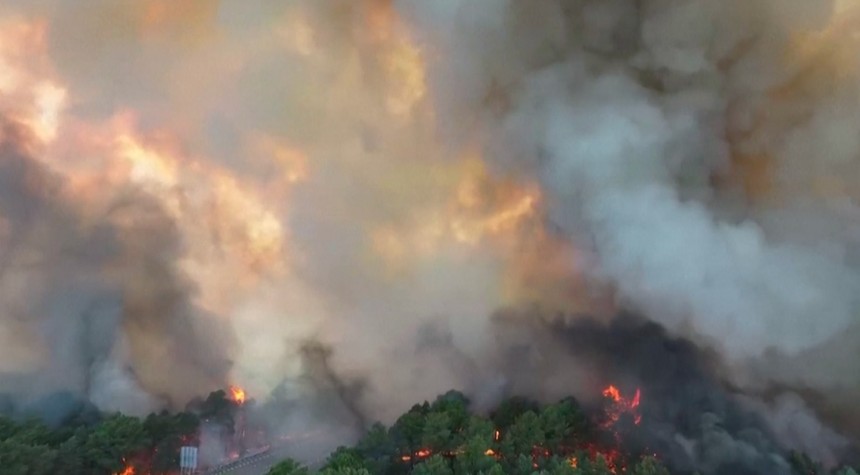 French Firefighters Deploy Aircraft to Combat Massive Blaze South of Capital