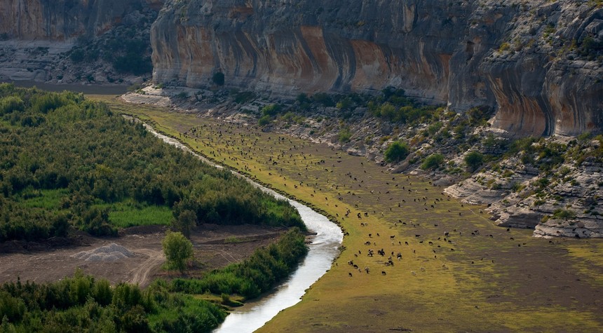Border Wall Construction Faces Landowner Resistance in Texas Big Bend Region