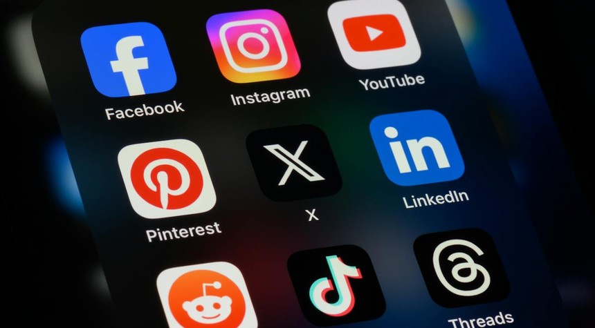 Saudi Court Sentences Foreign Worker to Death Over Facebook Comment