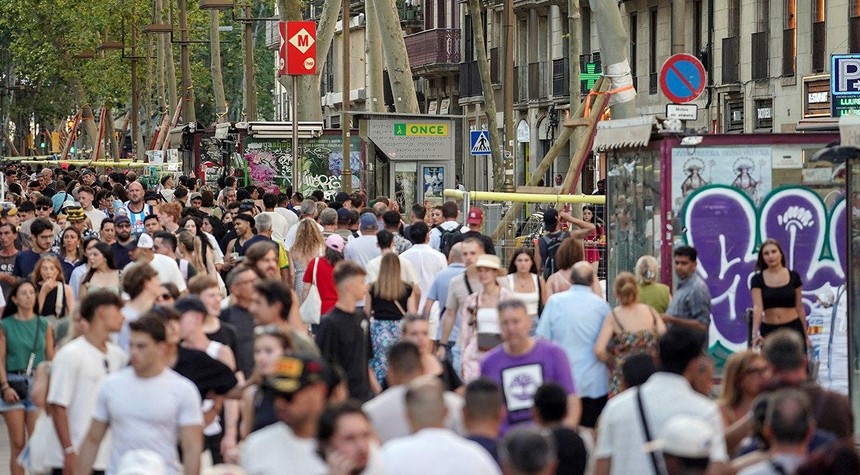 Mass Tourism Drives Spanish Housing Protests as Residents Demand Government Action