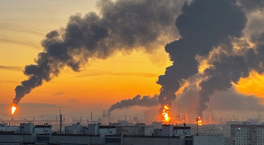 Ukraine Resumes Attacks on Russian Oil Infrastructure Despite White House Pressure
